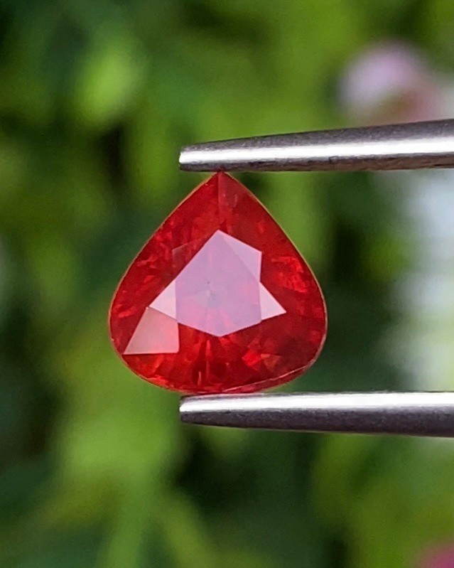 พลอย ทับทิม ซองเจีย Songea Ruby Sapphire 1.86 กะรัต (Cts.) พลอยแท้ อัญมณีมงคลประจําวันเกิด เครื่องประดับพลอย