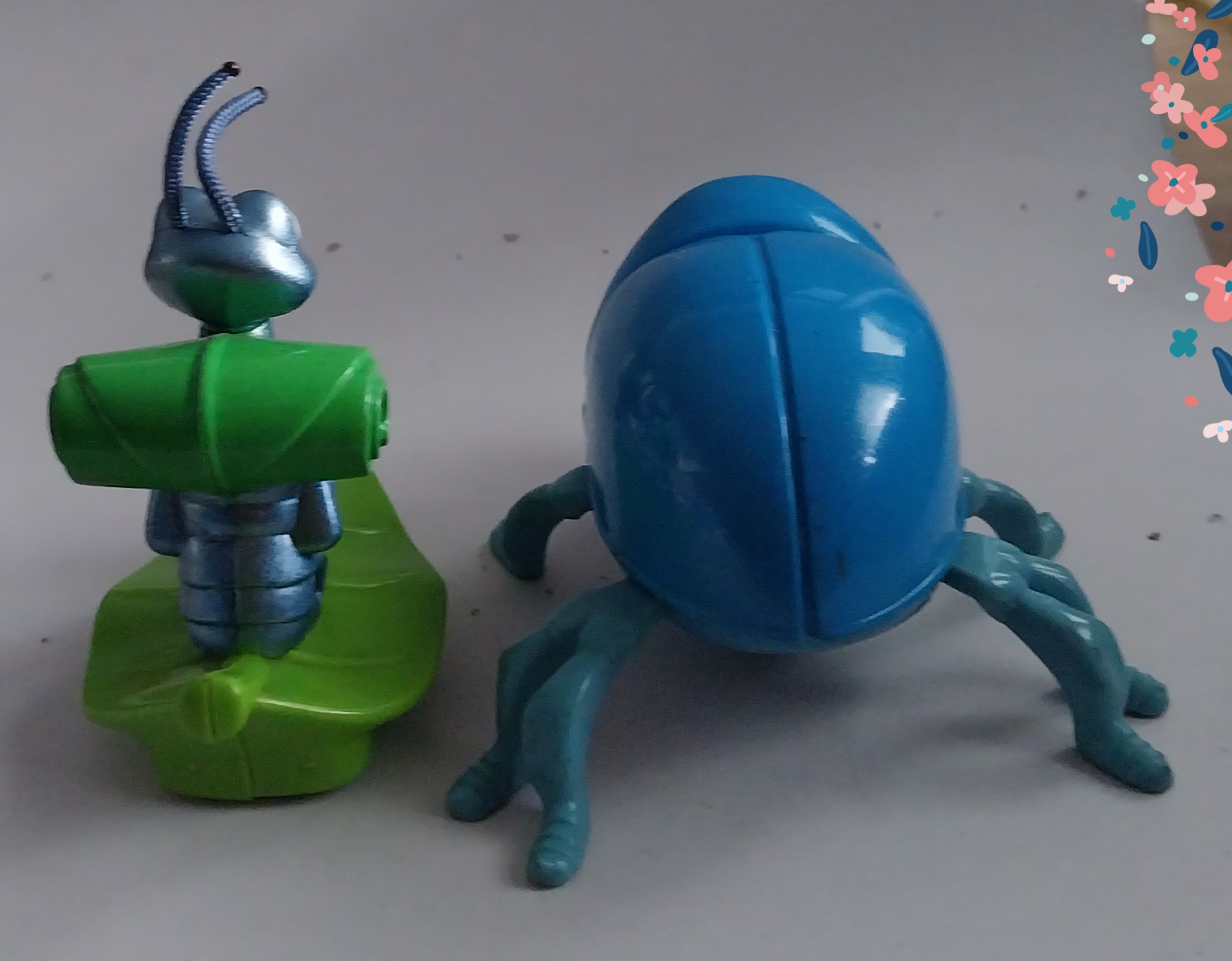 ตัวละครจาก บั๊กไลฟ์ 2 ตัว คือ ด้วง และตั๊กแตน ขายคู่The Blue Beetle (Dim )from "The Bug's Life",Collectible from Mac Donald- ดิม ตัวด้วงสีฟ้า จาก The Bug's Life ของสะสมจาก Mac Donald