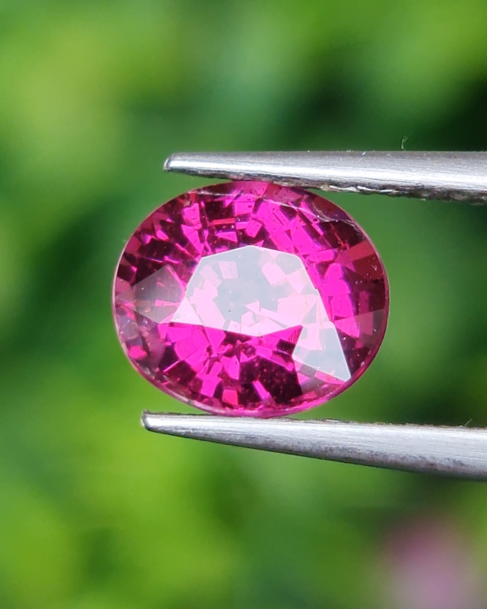 พลอย โรโดไลต์ กาเน็ท Rhodolite Garnet 1.54 กะรัต Cts.พลอยแท้ อัญมณีมงคลประจําวันเกิด เครื่องประดับพลอย