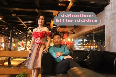 Pre-order ชุดแฟนซี ชุดเจ้าสาว ชุดราตรีสั้น สีชมพูกะปิ ไหล่ปาด แต่งดอกไม้ช่วงอก กระโปรงพองสวย เชือกผูกหลัง