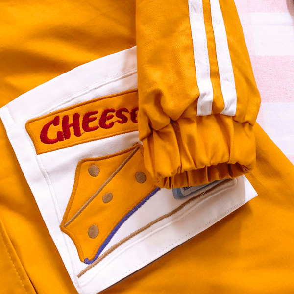 เสื้อโค้ทกันหนาวสีเหลือง มีฮู้ด แต่งกระเป๋าปักลายชีสน่ารัก (12365LM)