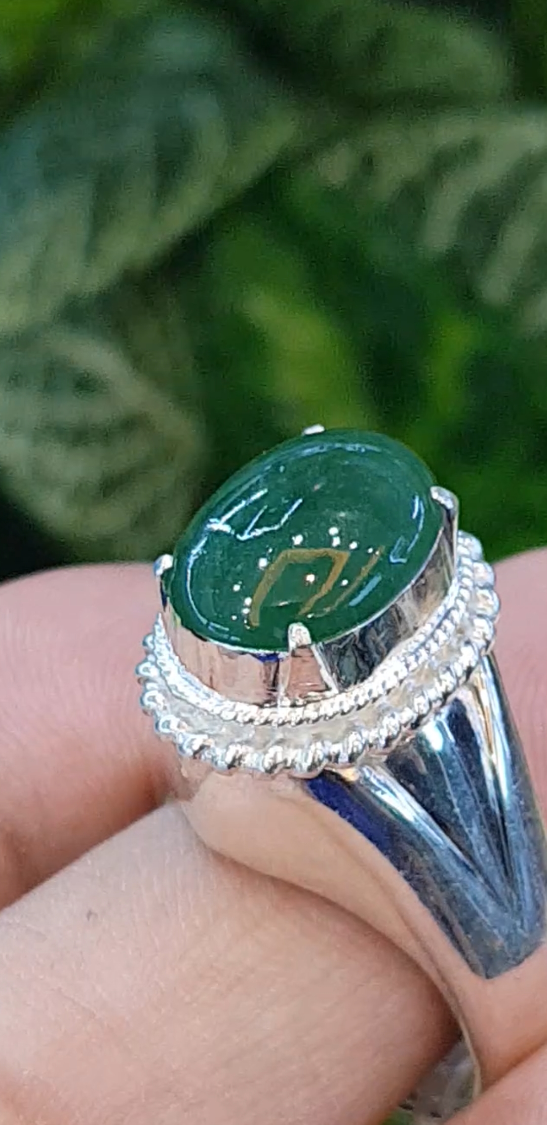หยก พม่า แท้ Jade แหวนหยก 翡翠戒指 (Jadeite ring) 4.47 กะรัต (Cts.) (Size) 60 ดิบ ไม่ผ่านการปรับปรุง (Type A) พม่า (Myanmar)