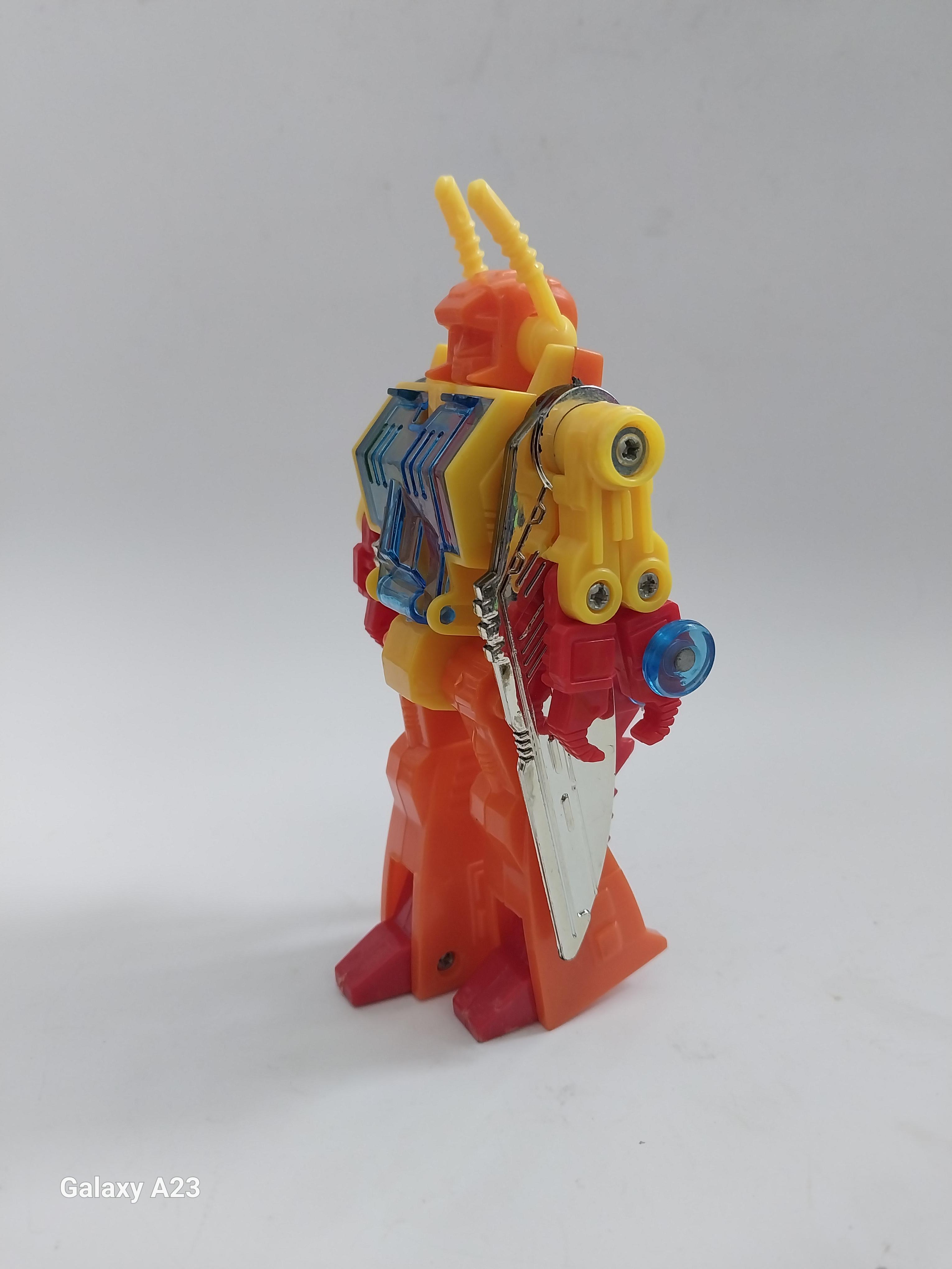 มีหลายภาพ,หุ่นแมลงรุ่นปี70 มีจุดขยับ ขนาดตามภาพ ขิ้นส่วนหลวมบ้าง