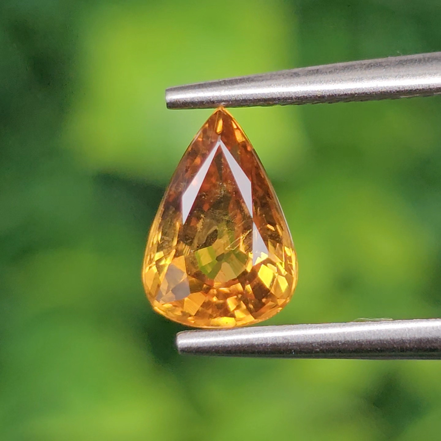 พลอย บุษราคัม yellow sapphire 1.29 กะรัต (Cts.) พลอยแท้ อัญมณีมงคลประจําวันเกิด เครื่องประดับพลอย