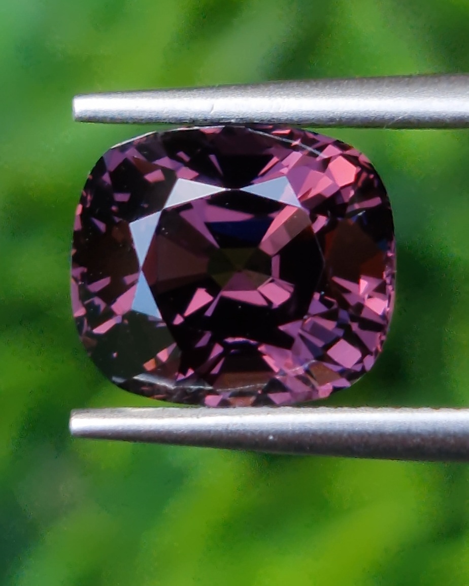 พลอย สปิเนล พม่า Burmese Spinel 3.67 กะรัต (Cts.) ดิบ Unheated พลอยแท้ อัญมณีมงคลประจําวันเกิด เครื่องประดับพลอย