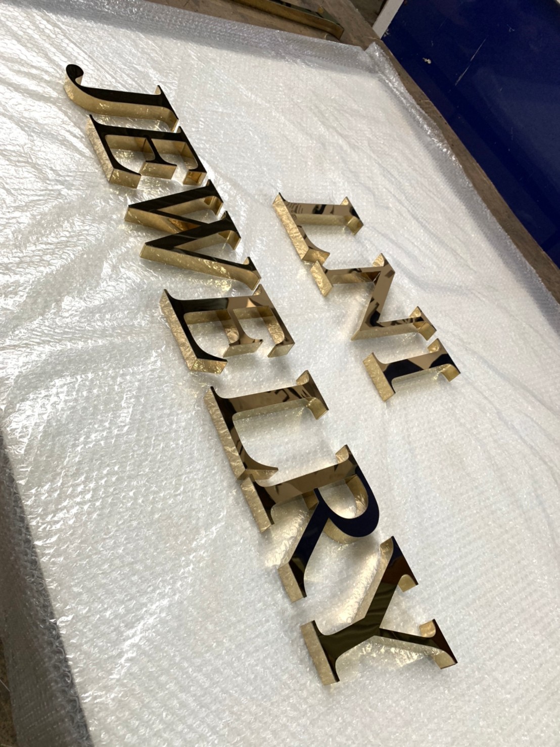 อักษรโลหะ