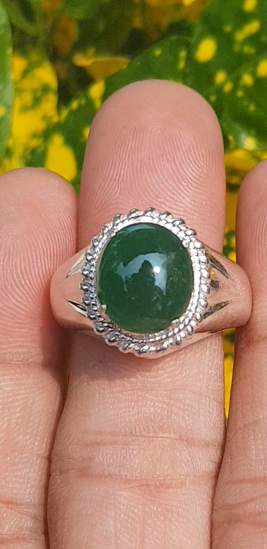 หยก พม่า แท้ Jade แหวนหยก 翡翠戒指 (Jadeite ring) 3.42 กะรัต (Cts.) (Size) 61 ดิบ ไม่ผ่านการปรับปรุง (Type A) พม่า (Myanmar)