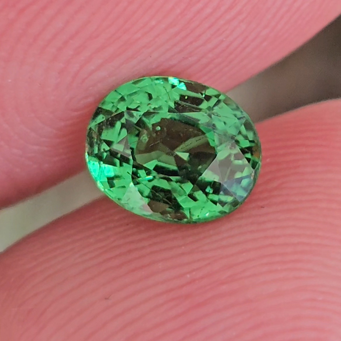 พลอย ซาโวไรท์ Tsavorite Garnet 1.16 กะรัต (Cts.) ดิบ Unheated พร้อมใบเซอร์ อัญมณีมงคลประจําวันเกิด เครื่องประดับพลอย