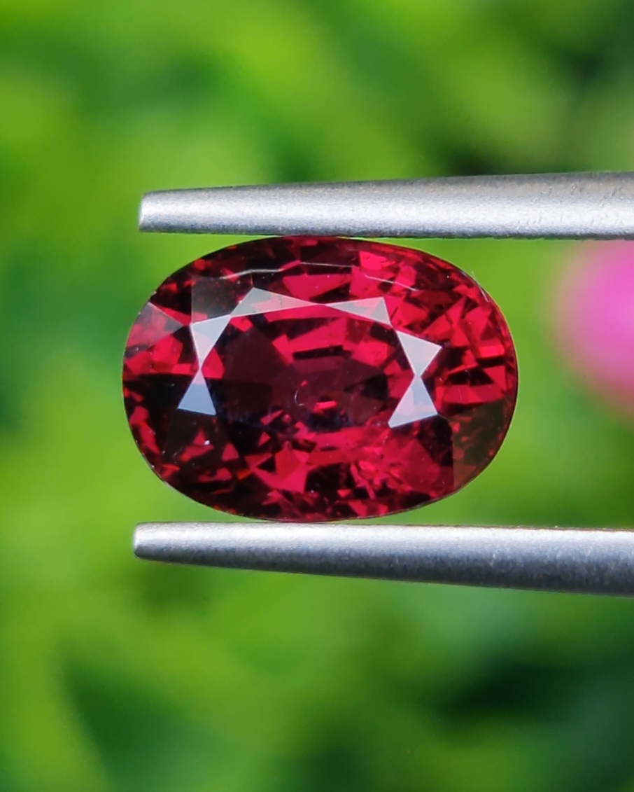 พลอย โรโดไลต์ กาเน็ท Rhodolite Garnet 2.68 กะรัต Cts.พลอยแท้ อัญมณีมงคลประจําวันเกิด เครื่องประดับพลอย