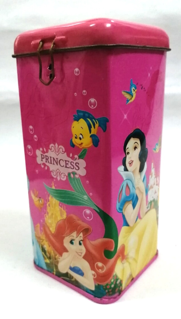 ของสะสมเจ้าหญิงดิสนีย์ Disney Princess กระปุกออมสินสีหวาน งานโลหะ พิมพ์ลายเจ้าหญิงทั้ง4ด้าน :-ซินเดอเรลล่า, แอเรี่ยล, สโนว์ไวท์, ออโรร่า **ตัวล๊อกฝาชำรุดตามภาพ