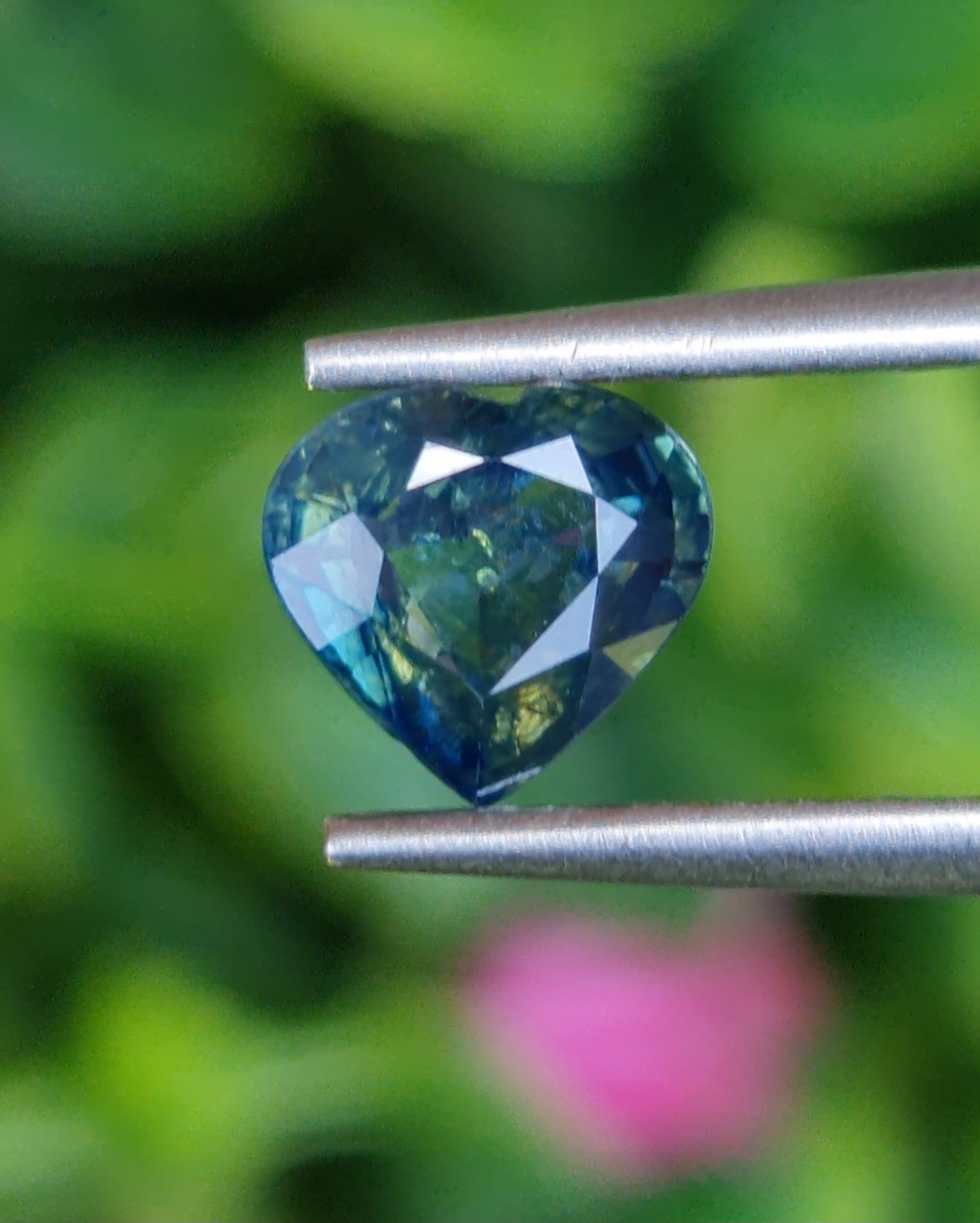 พลอย แซฟไฟร์ 3 สี Tri-Color Sapphire 1.10 กะรัต (Cts.) พลอยแท้ อัญมณีมงคลประจําวันเกิด เครื่องประดับพลอย