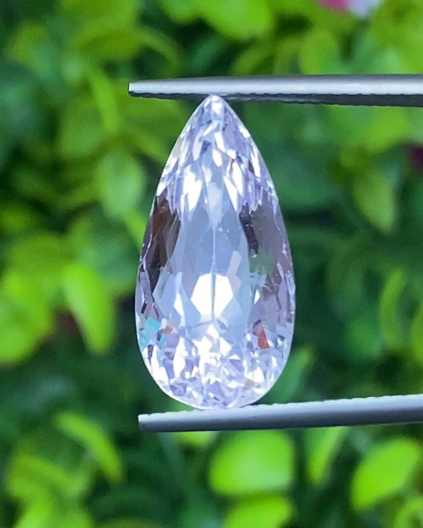 พลอย คุนไซท์ Kunzite 13.18 กะรัต (Cts.) พลอยแท้อัญมณีมงคล ประจําวันเกิด เครื่องประดับพลอย