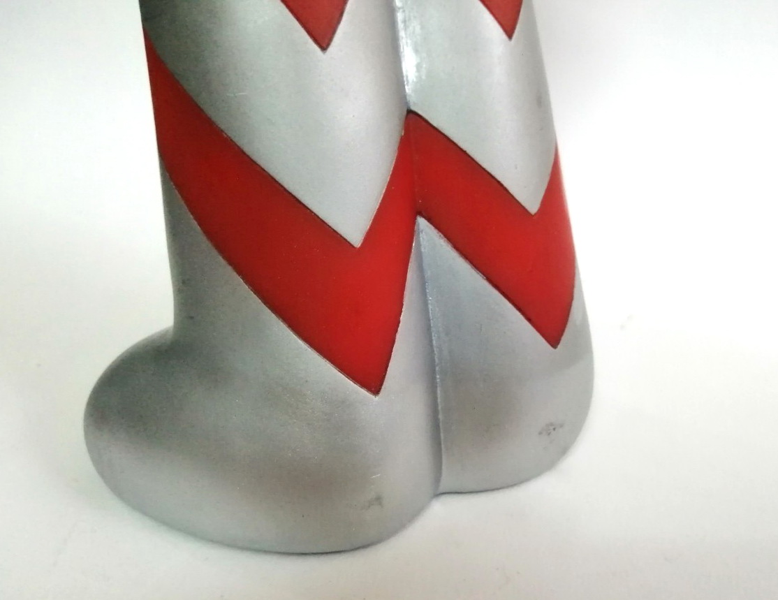 อุลตร้าแมนESSO เป็นของแถมพรีเมี่ยมแลกซื้อของน้ำมันESSO ขนาดใหญ่ สูงราว16-17 นิ้ว ***มีตำหนิตามภาพ ,ไม่มีฝาปิดด้านล่าง เป็นอีกตัวที่ตามหากันมาก