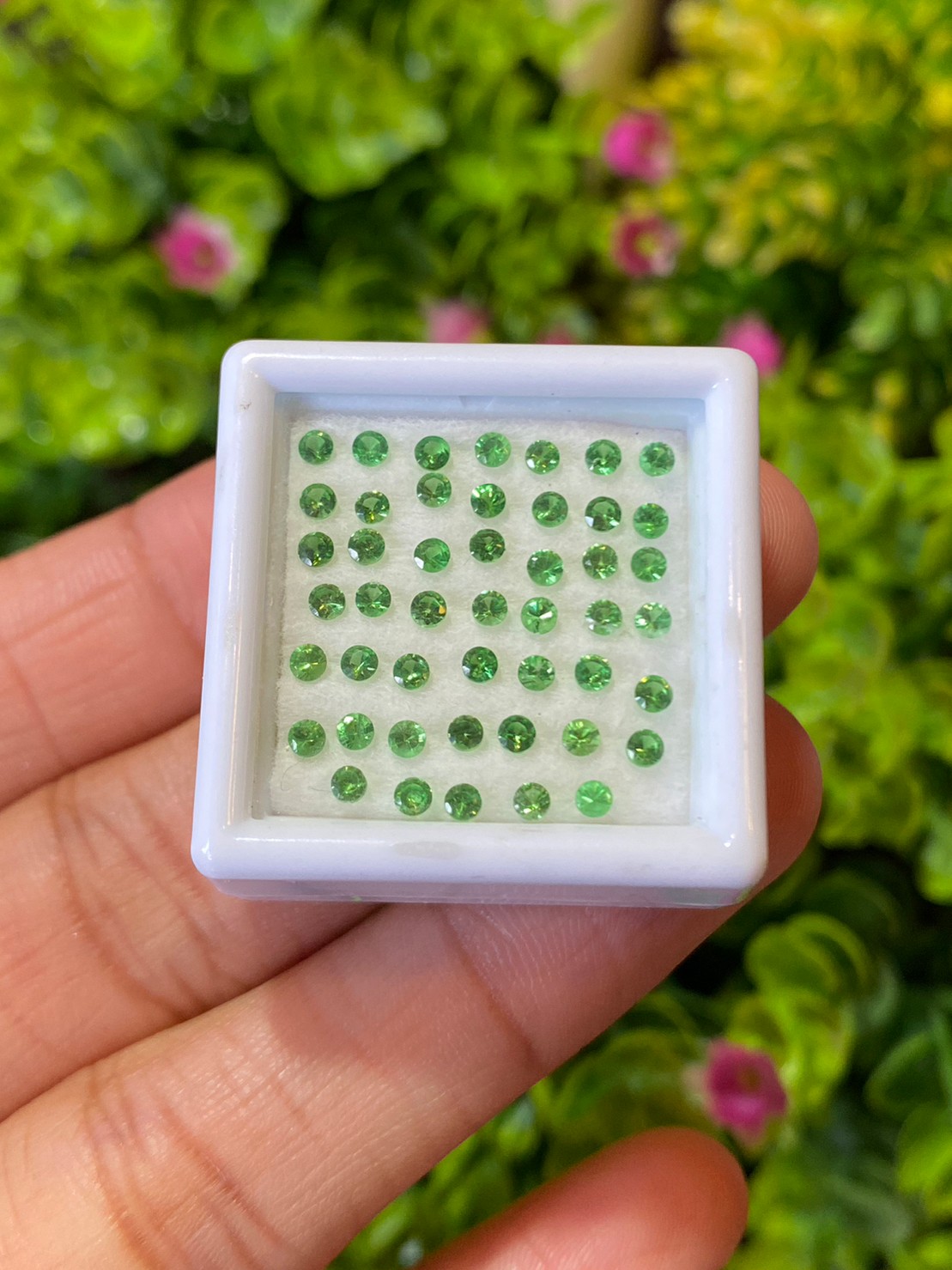 พลอย ซาโวไรท์ Tsavorite Garnet 2.04 กะรัต (Cts.) 47 เม็ด ดิบ Unheated พลอยแท้ อัญมณีมงคลประจําวันเกิด เครื่องประดับพลอย