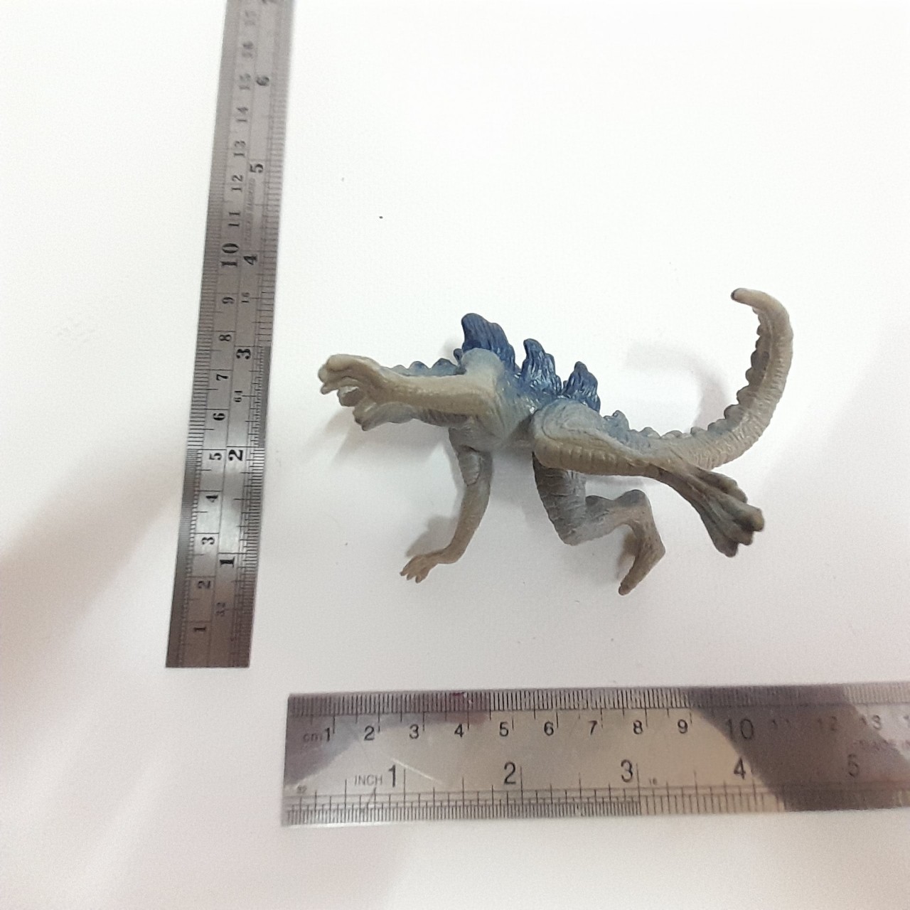 ตุ๊กตายางตัน ***มีรอยถลอก ซิลล่า(2) จากภาพยนตร์ ก๊อตซิลล่า สไตล์อเมริกัน ขนาดตามรูป มีปั๊ม ไม่มีจุดขยับ ไม่แยกชิ้นทำสีสำเร็จ