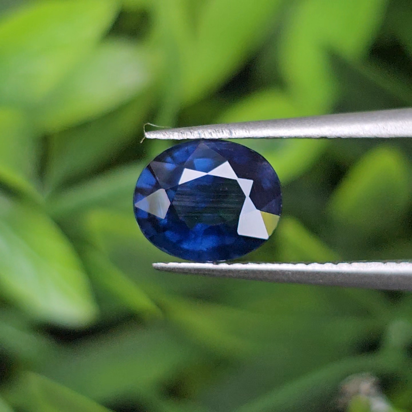 พลอย ไพลิน Blue Sapphire 1.30 กะรัต (Cts.) ดิบ (Unheated ) พลอยแท้ อัญมณีมงคลประจําวันเกิด เครื่องประดับพลอย