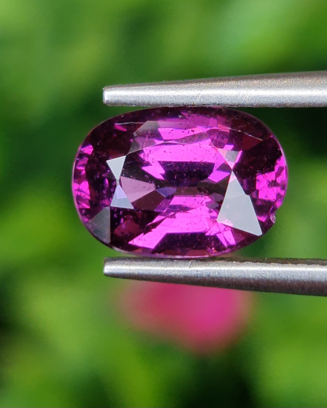 พลอย โรโดไลต์ กาเน็ท Rhodolite Garnet 2.13 กะรัต Cts.พลอยแท้ อัญมณีมงคลประจําวันเกิด เครื่องประดับพลอย