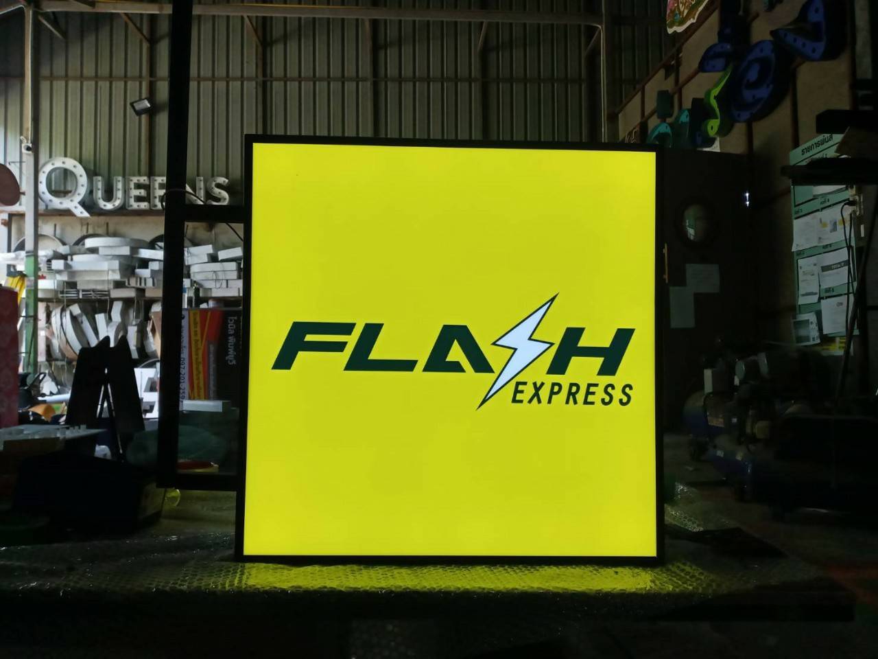 ป้ายกล่องไฟสี่เหลี่ยม flash Express