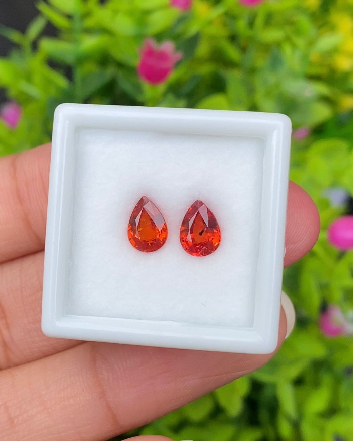 พลอย คู่ ออเรนจ์ แซฟไฟร์ Orange Sapphire 2 เม็ด 1.92 กะรัต (Cts.) พลอยแท้ อัญมณีมงคลประจําวันเกิด เครื่องประดับพลอย
