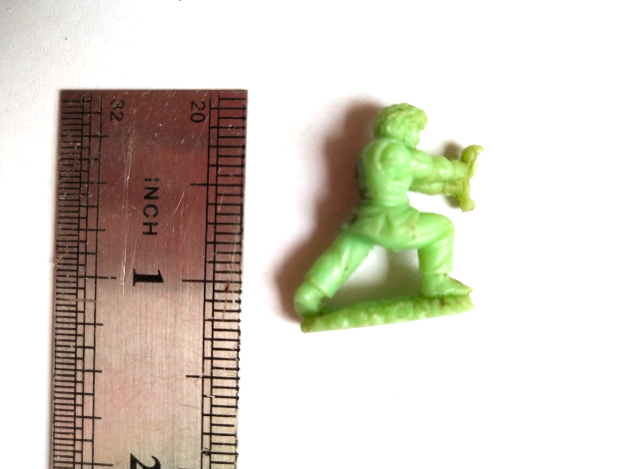 ตุ๊กตาแถมขนมโอเดงย่า ริว จาก สตรีทไฟเตอร์ ตัวเล็กขนาด 1 นิ้ว มีฐาน สีเขียว งานเก่าเก็บ