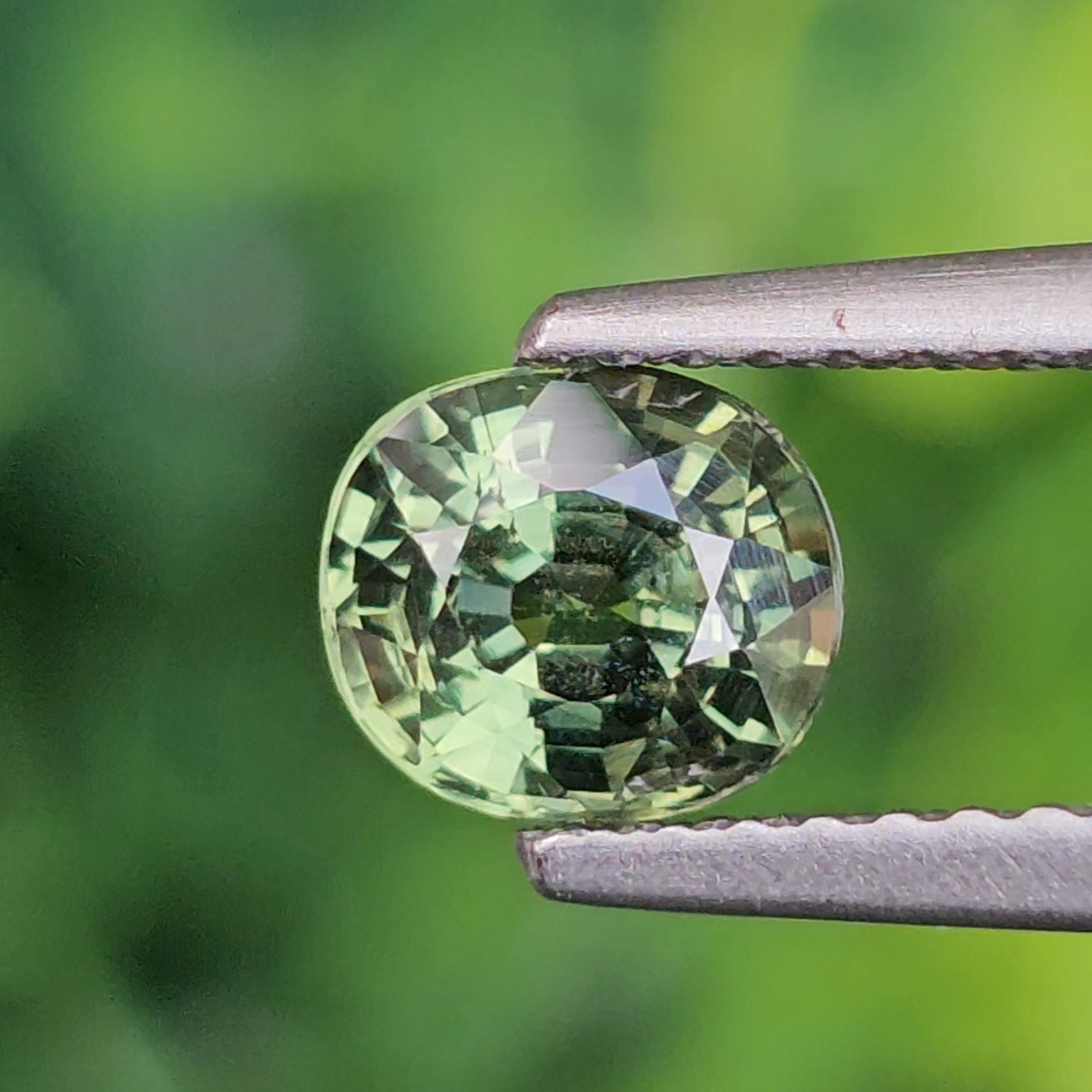 พลอย เขียวส่อง Green Sapphire 1.09 กะรัต (Cts.) ดิบ (Unheated) พร้อมใบเซอร์ (With Certificate) พลอยแท้ อัญมณีมงคลประจําวันเกิด เครื่องประดับพลอย