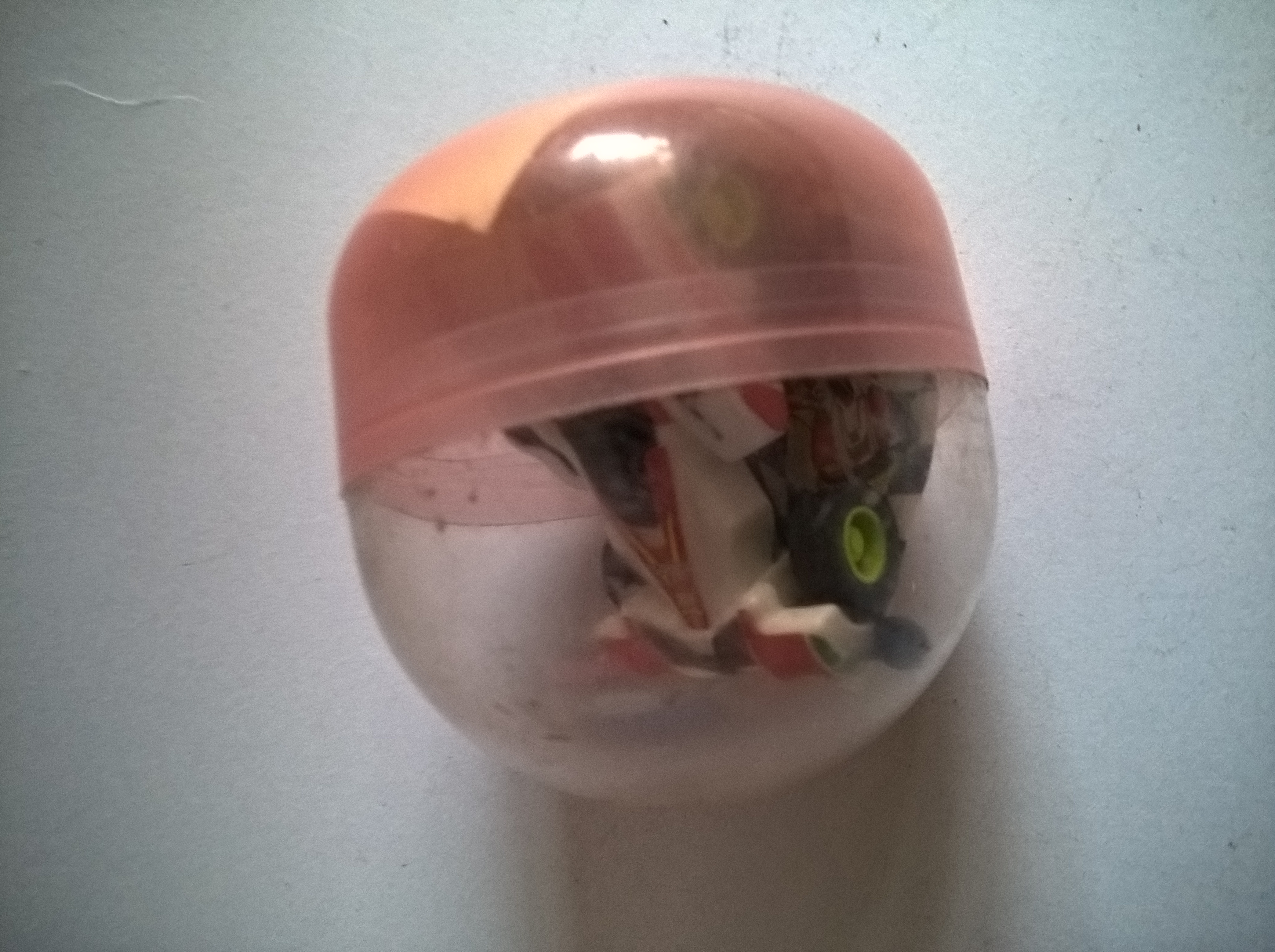 โมเดลรถแข่งในแคปซูล สีแดง ขนาดประมาณ 6 cm. pull back ของสะสมเก่า จาก 7-11