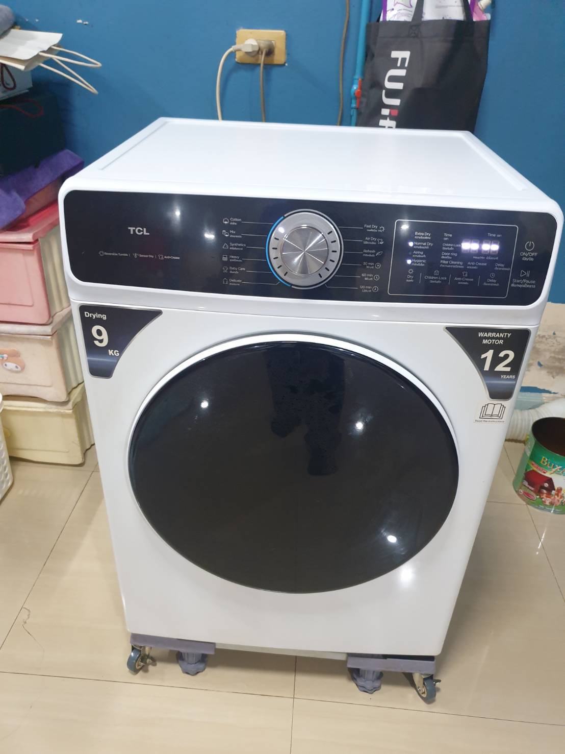 TCL DRYER เครื่องอบผ้าฝาหน้า ความจุ 9Kg. สีขาว รุ่น WT09KFDYW อบแห้งไวด้วยความร้อน มีโปรแกรมลดรอยยับผ้า