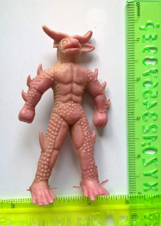 ตุ๊กตุ่น 4นิ้ว สัตว์ประหลาด Ants ปีศาจกระทิง ชำรุดเล็กน้อยที่หู