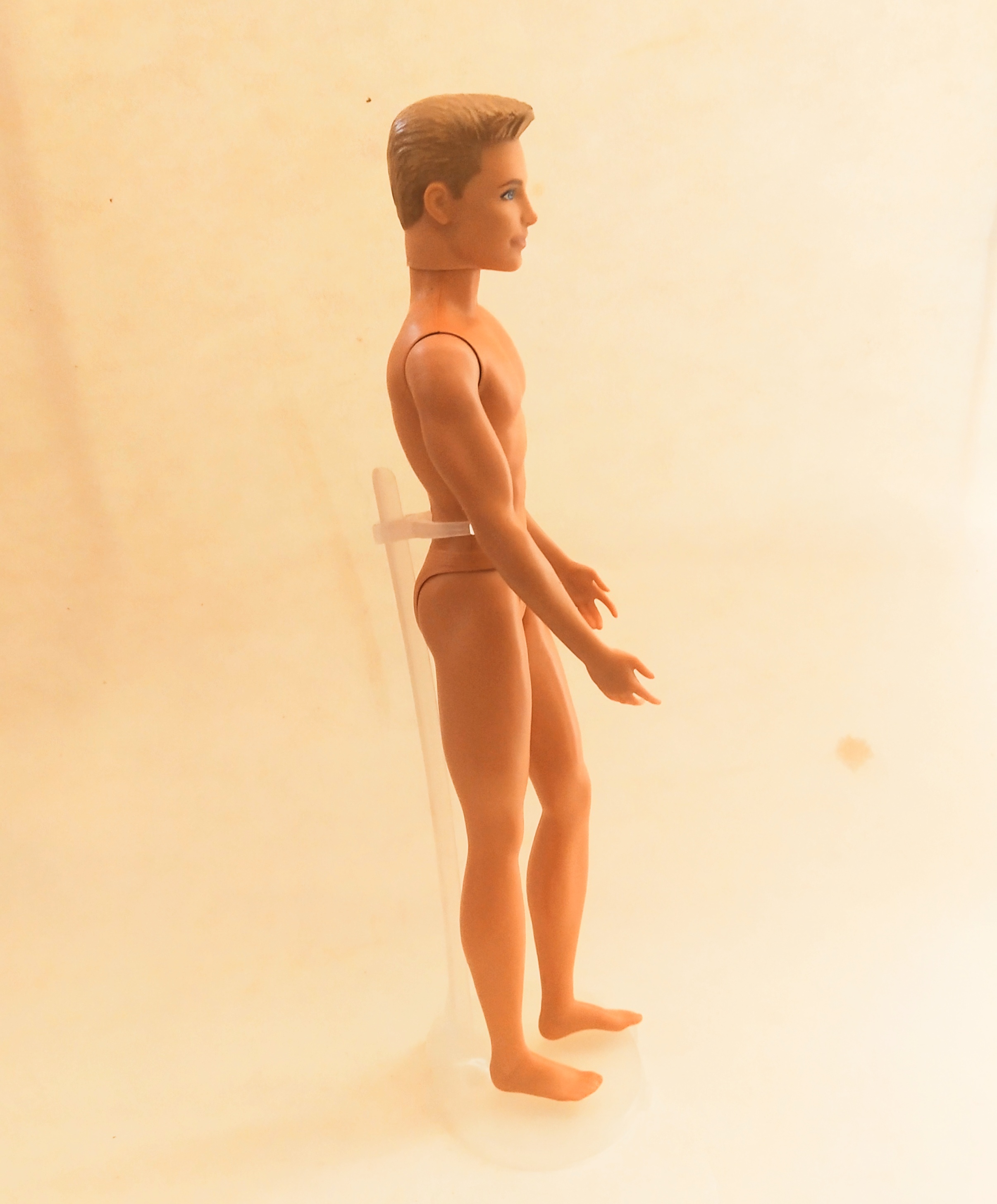 ตุ๊กตาผู้ชาย เคน แฟชั่นโพสต์ ท่ายืนทิ้งน้ำหนักลงที่ขาขวา แขนขาแน่น Mattel China 2013