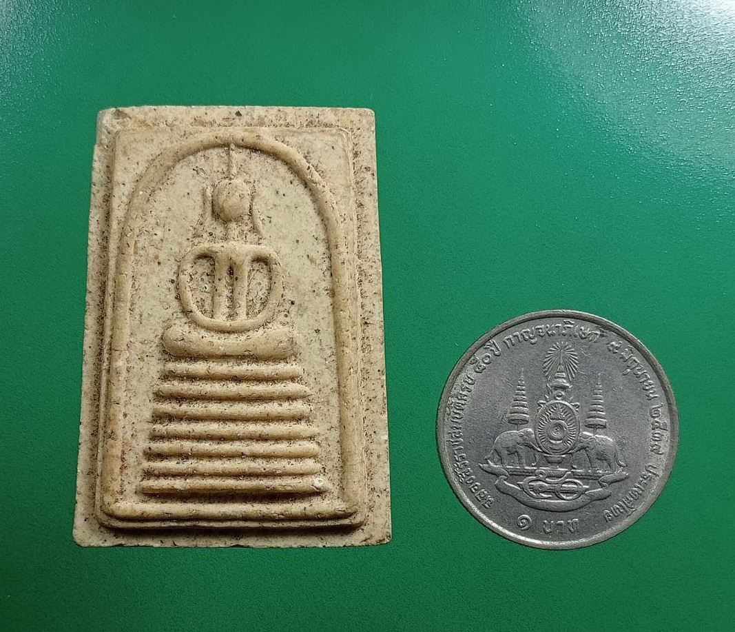 ผ2949 พระสมเด็จ 7ชั้น หูบายศรี ไม่ทราบที่ครับ