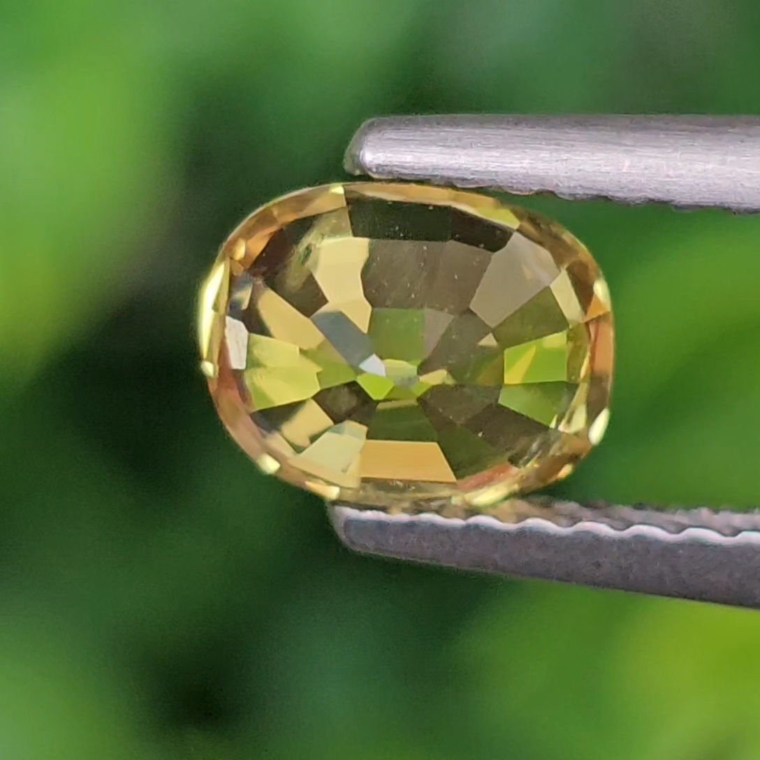 พลอย บุษราคัม yellow sapphire 1.17 กะรัต (Cts.) ดิบ (Unheated) พร้อมใบเซอร์ พลอยแท้ อัญมณีมงคลประจําวันเกิด เครื่องประดับพลอย