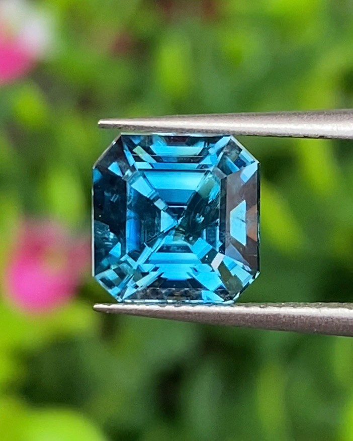 พลอย เพทาย (Zircon) 3.35 กะรัต (Cts.) พลอยแท้ อัญมณีมงคลประจําวันเกิด เครื่องประดับพลอย