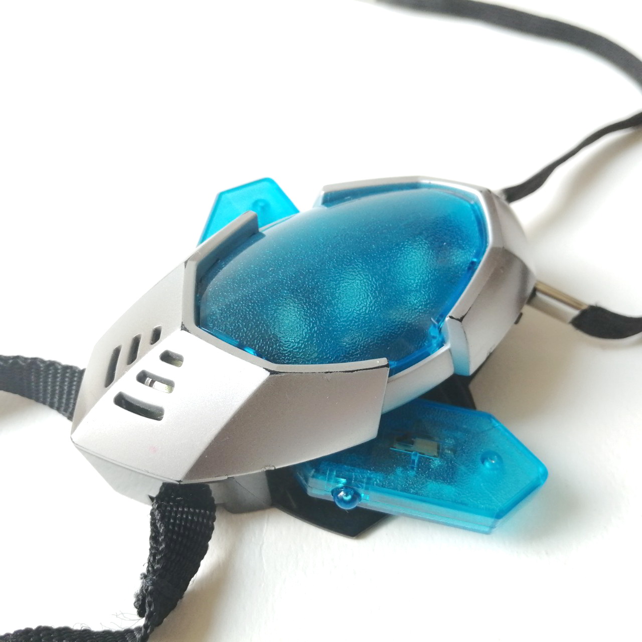 ซีโร่ ไทม์เมอร์ ปุ่มคัลเลอร์ไทม์เมอร์ ของอุลตร้าซีโร่ เปิดไฟได้ มีเสียง มีแสง **แต่ไม่มี ดาบด้านข้าง สภาพดี สายห้อยครบ