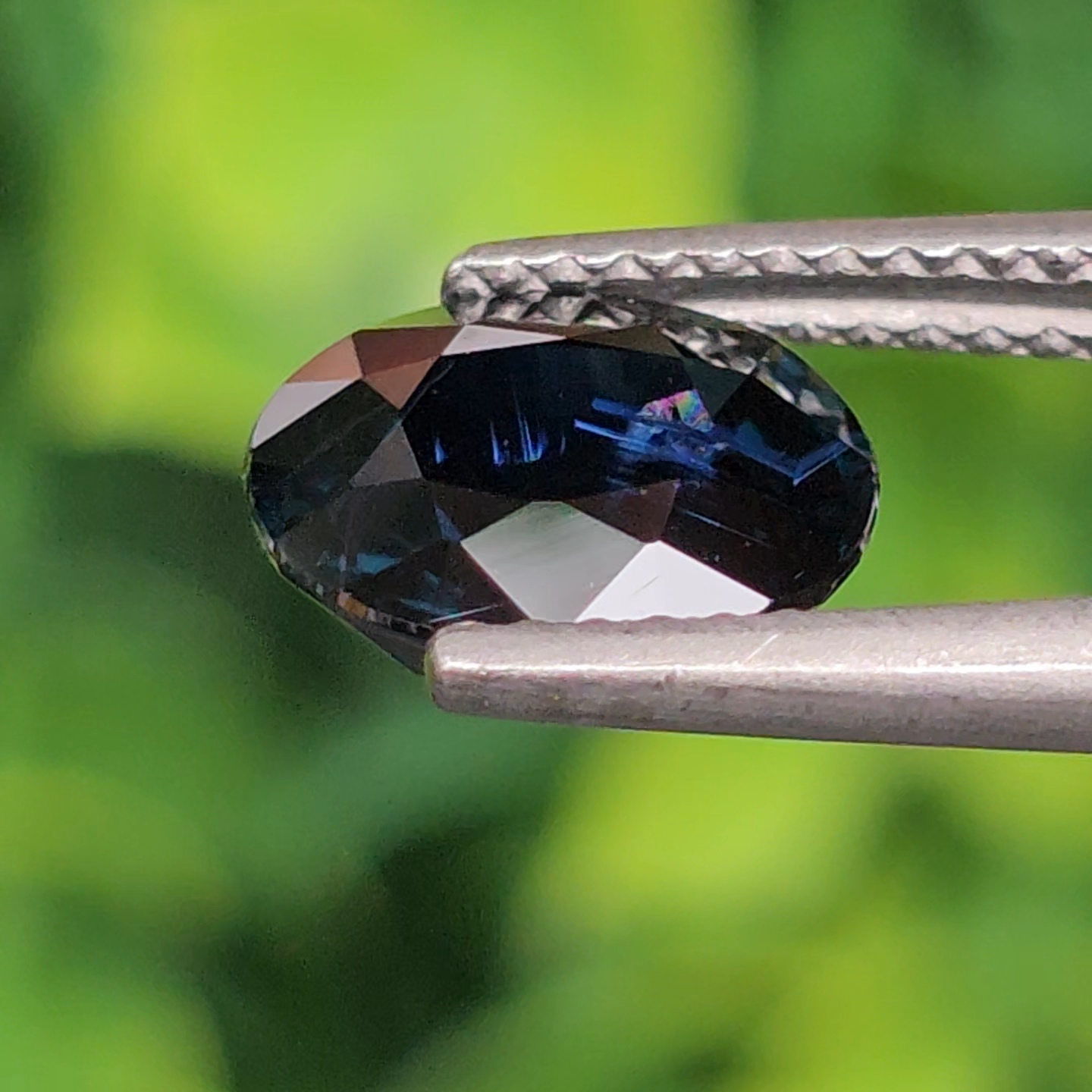 พลอย แซปไฟร์สีน้ำเงินอมเขียว Teal Sapphire 2.57 กะรัต (Cts.) ดิบ Unheated พลอยแท้ อัญมณีมงคลประจําวันเกิด เครื่องประดับพลอย