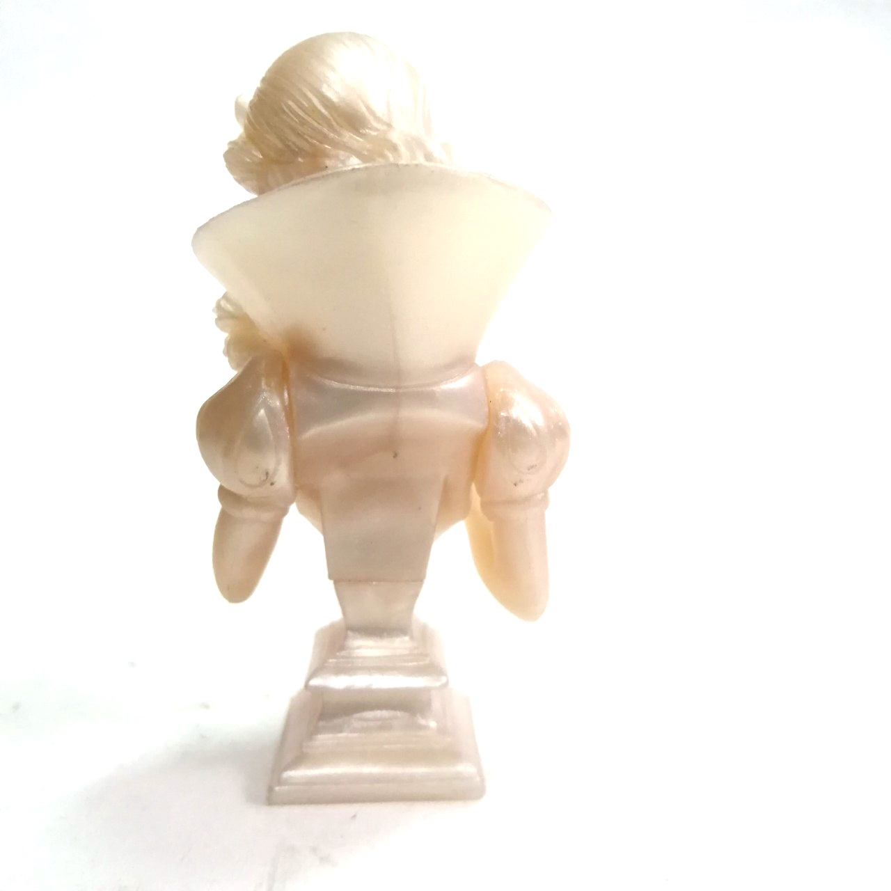 กาชาปอง รูปปั้น bust ครึ่งตัว เจ้าหญิงดีสนีย์ สีมุก เจ้าหญิงสโนว์ไวท์ สภาพดี มีใบปิดตามภาพ