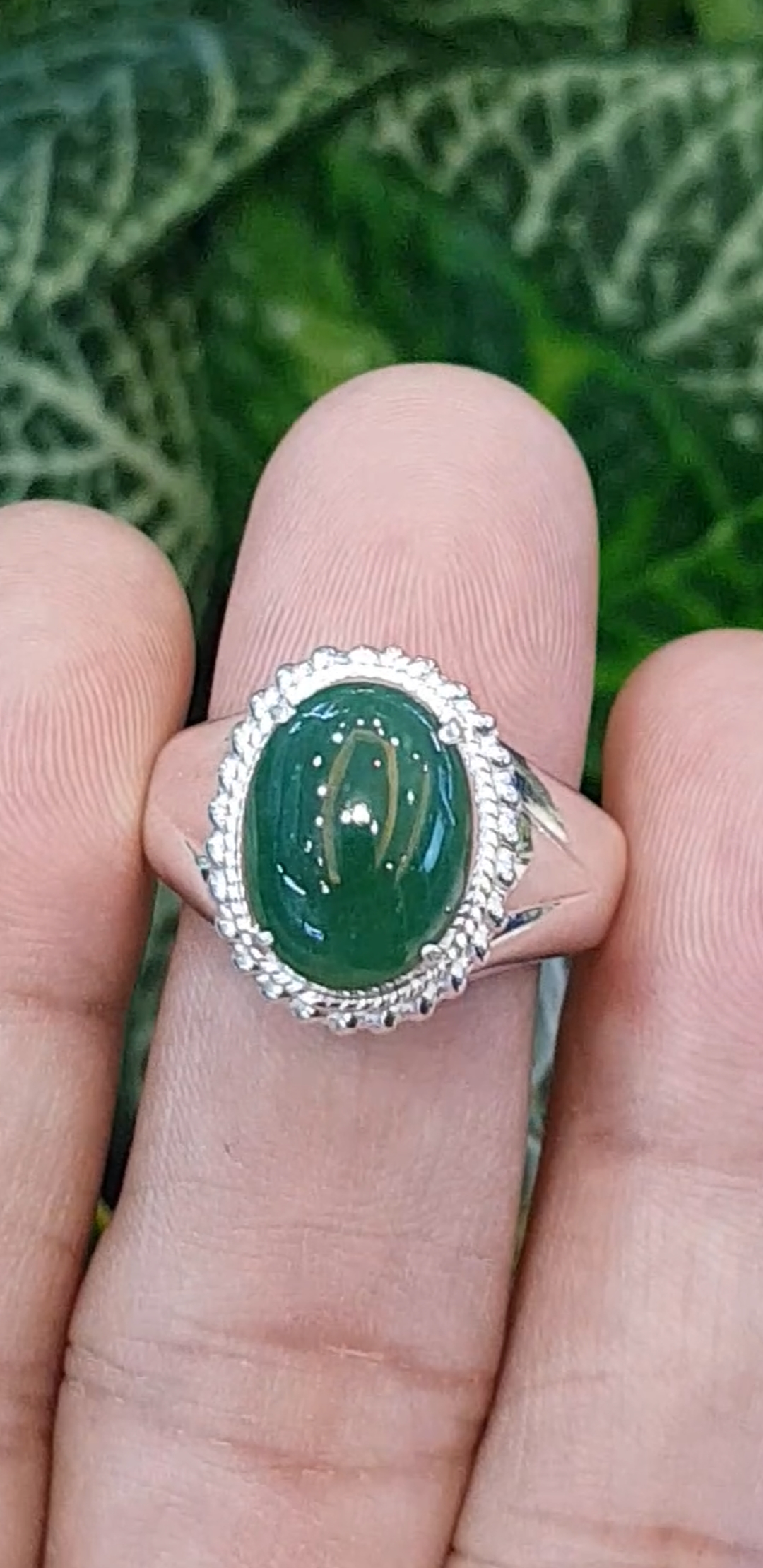 หยก พม่า แท้ Jade แหวนหยก 翡翠戒指 (Jadeite ring) 4.47 กะรัต (Cts.) (Size) 60 ดิบ ไม่ผ่านการปรับปรุง (Type A) พม่า (Myanmar)
