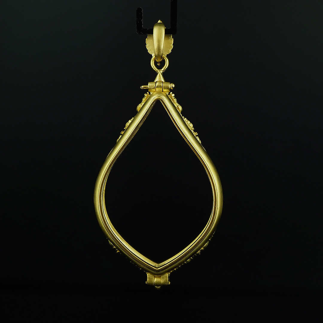 (แบบที่7.2) กรอบเนื้อบรอนซ์นอกชุบทอง สำหรับองค์พระขนาด ความสูง 4.8 เซนติเมตร ความกว้าง 3.2 เซนติเมตร