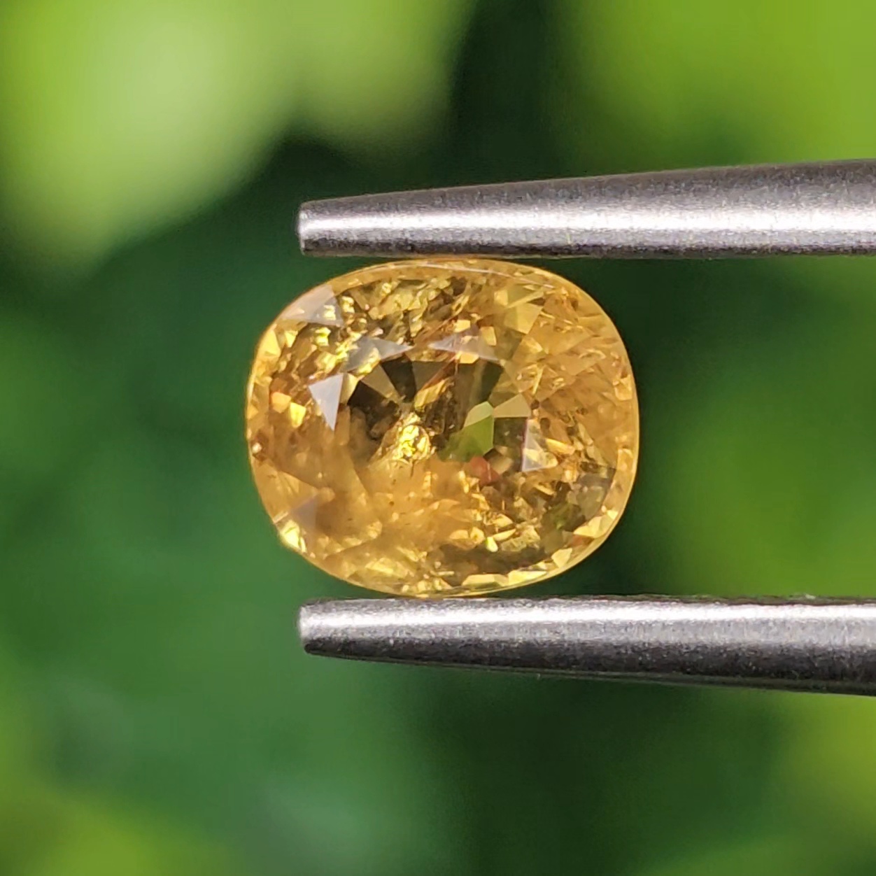 พลอย บุษราคัม yellow sapphire 0.86 กะรัต (Cts.) พลอยแท้ อัญมณีมงคลประจําวันเกิด เครื่องประดับพลอย