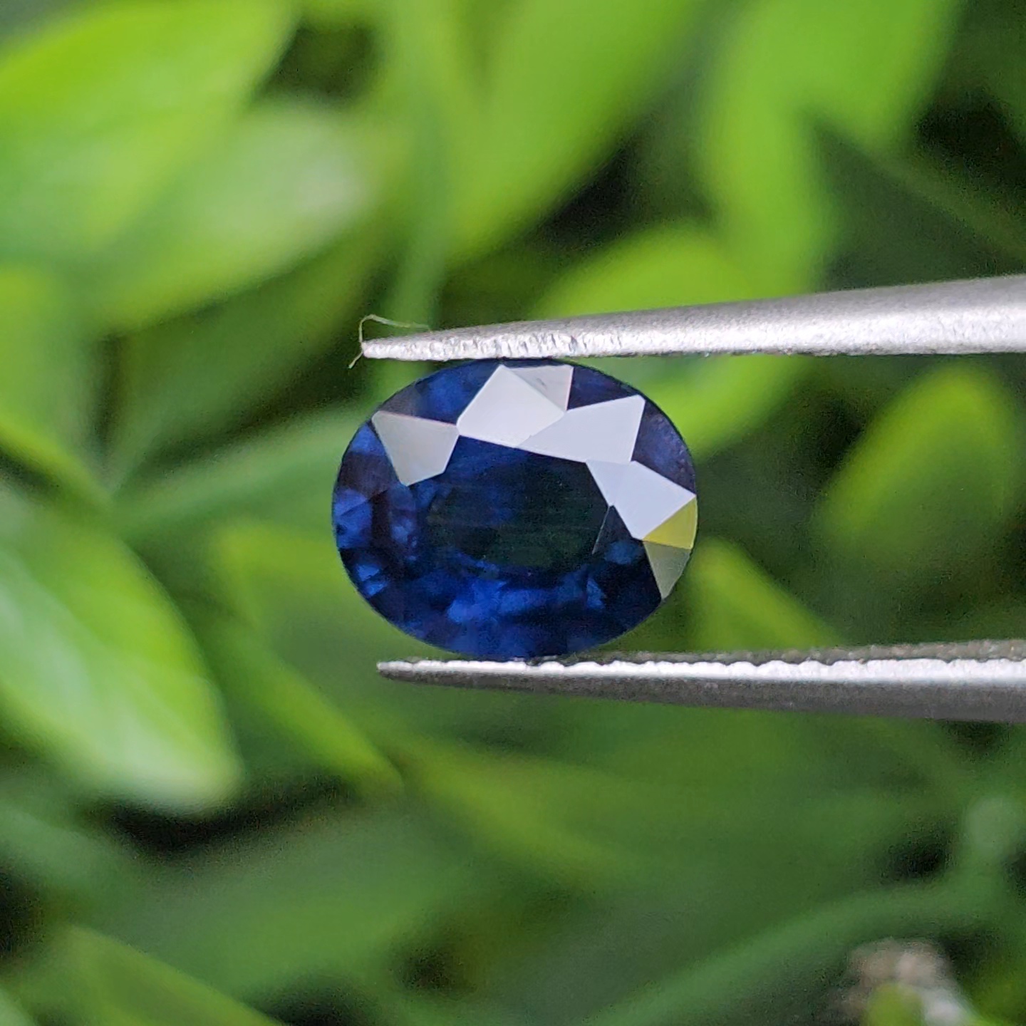 พลอย ไพลิน Blue Sapphire 1.30 กะรัต (Cts.) ดิบ (Unheated ) พลอยแท้ อัญมณีมงคลประจําวันเกิด เครื่องประดับพลอย