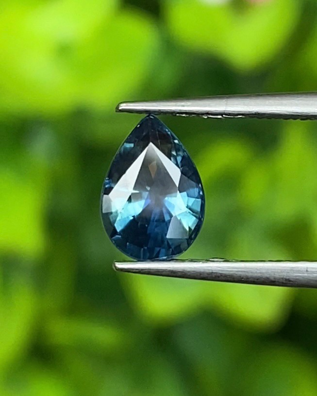 พลอย ไพลิน Blue Sapphire 0.98 กะรัต (Cts.) พลอยแท้ อัญมณีมงคลประจําวันเกิด เครื่องประดับพลอย