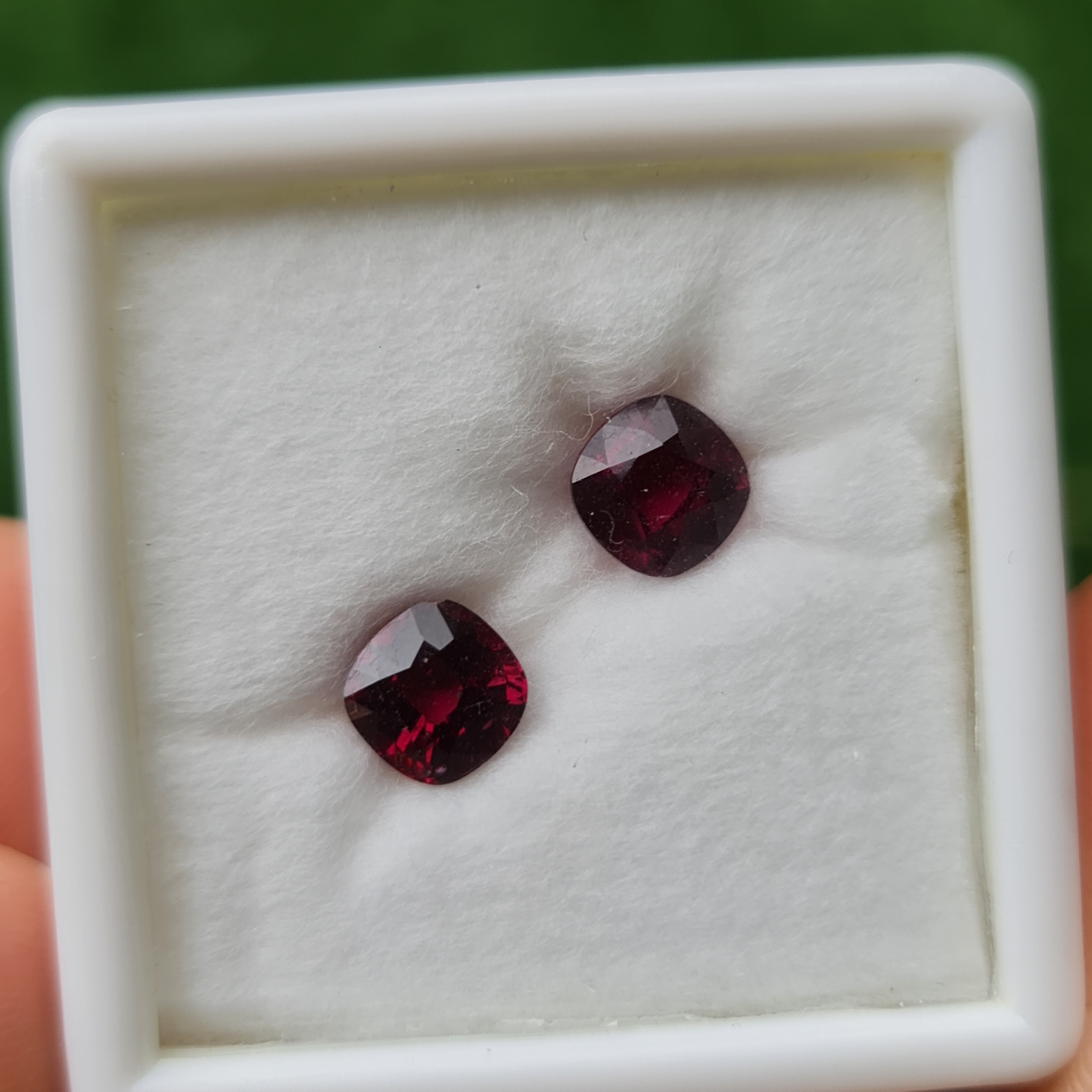 พลอย โรโดไลต์ การ์เน็ท Rhodolite Garnet 3.85 กะรัต (Cts.) พลอยแท้ อัญมณีมงคลประจําวันเกิด เครื่องประดับพลอย