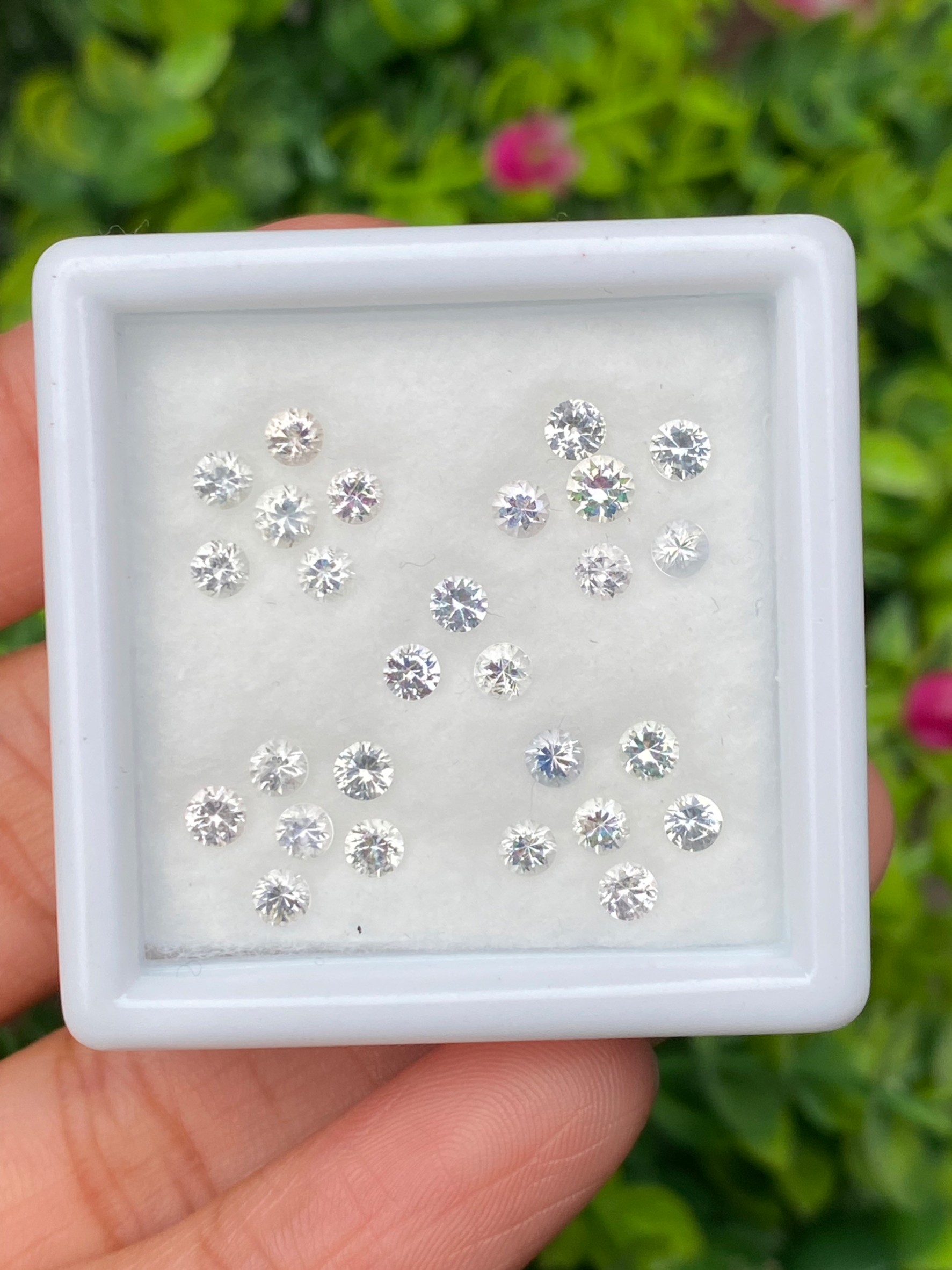 พลอย ขาว ไวท์ แซฟไฟร์ White Sapphire 27 เม็ด 3.38กะรัต (Cts.) พลอยแท้ อัญมณีมงคลประจําวันเกิด เครื่องประดับพลอย