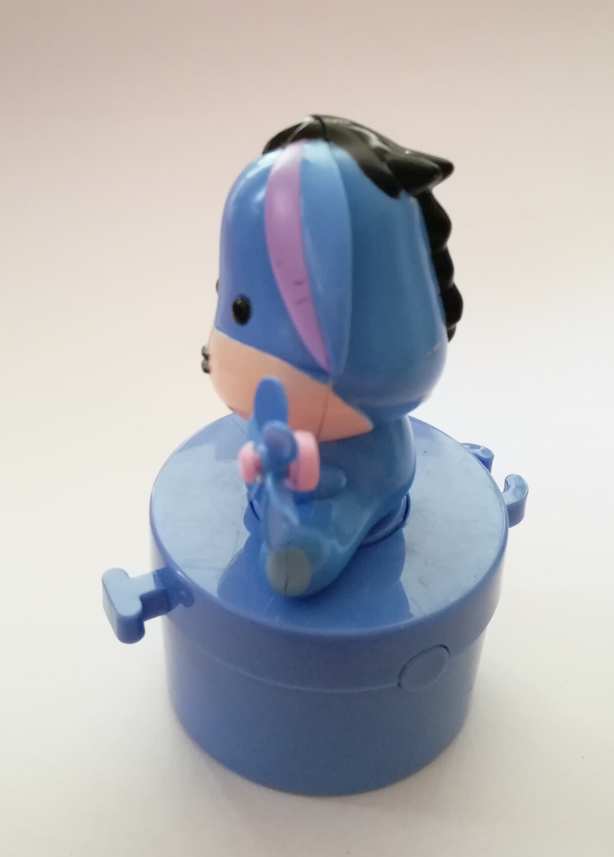 กล่องดนตรี ***ไม่เช็คระบบว่าใช้งานได้หรือไม่ เพราะสภาพเก่าเก็บ หลายปีแล้ว Disney, Cutie Music Box-ลาน้อยอิยอร์ (Eeyore) จากเรื่อง Winnie the Pooh ของสะสมจาก 7-11