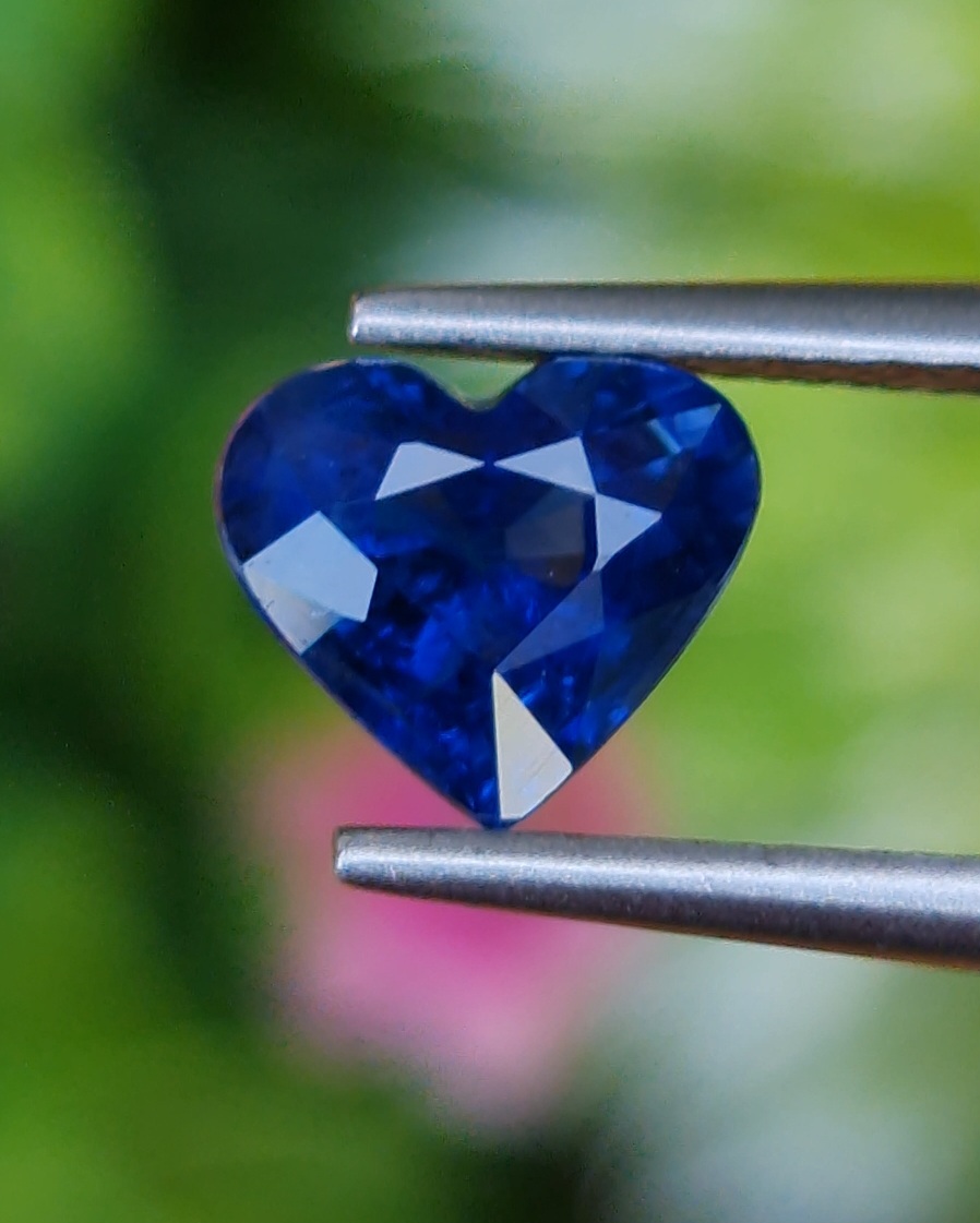 พลอย ไพลิน (Blue Sapphire) 1.19 กะรัต (Cts.) สีพิเศษ รอยัล บลู (Royal Blue) พลอยแท้ พร้อมใบเซอร์ (Certificated) อัญมณีมงคลประจําวันเกิด เครื่องประดับพลอย