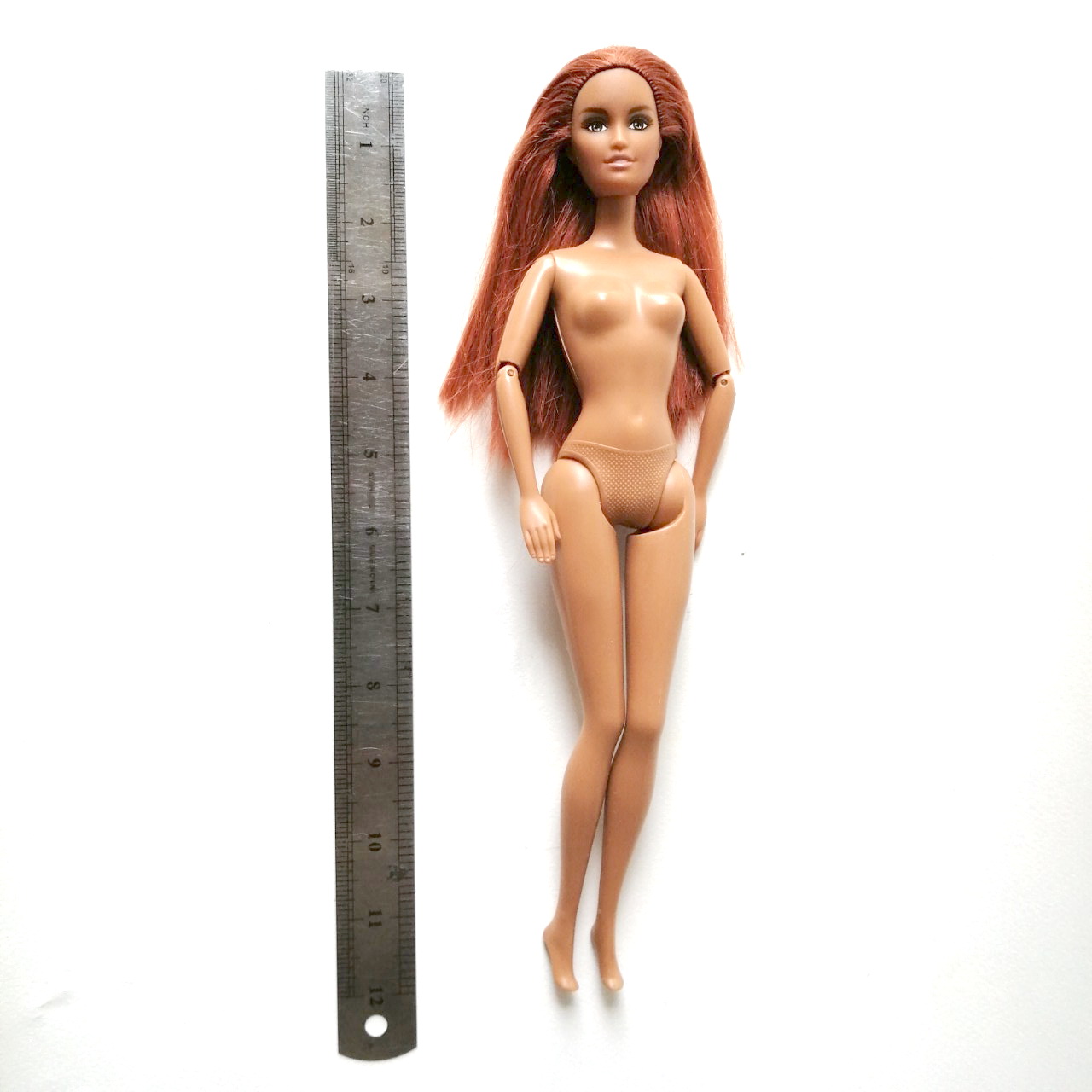 ตุ๊กตาบาร์บี้ผิวเข้มหน้าสวย ผมตรงสีน้ำตาล่อน แขนข้อต่อ Mattel 1999 China