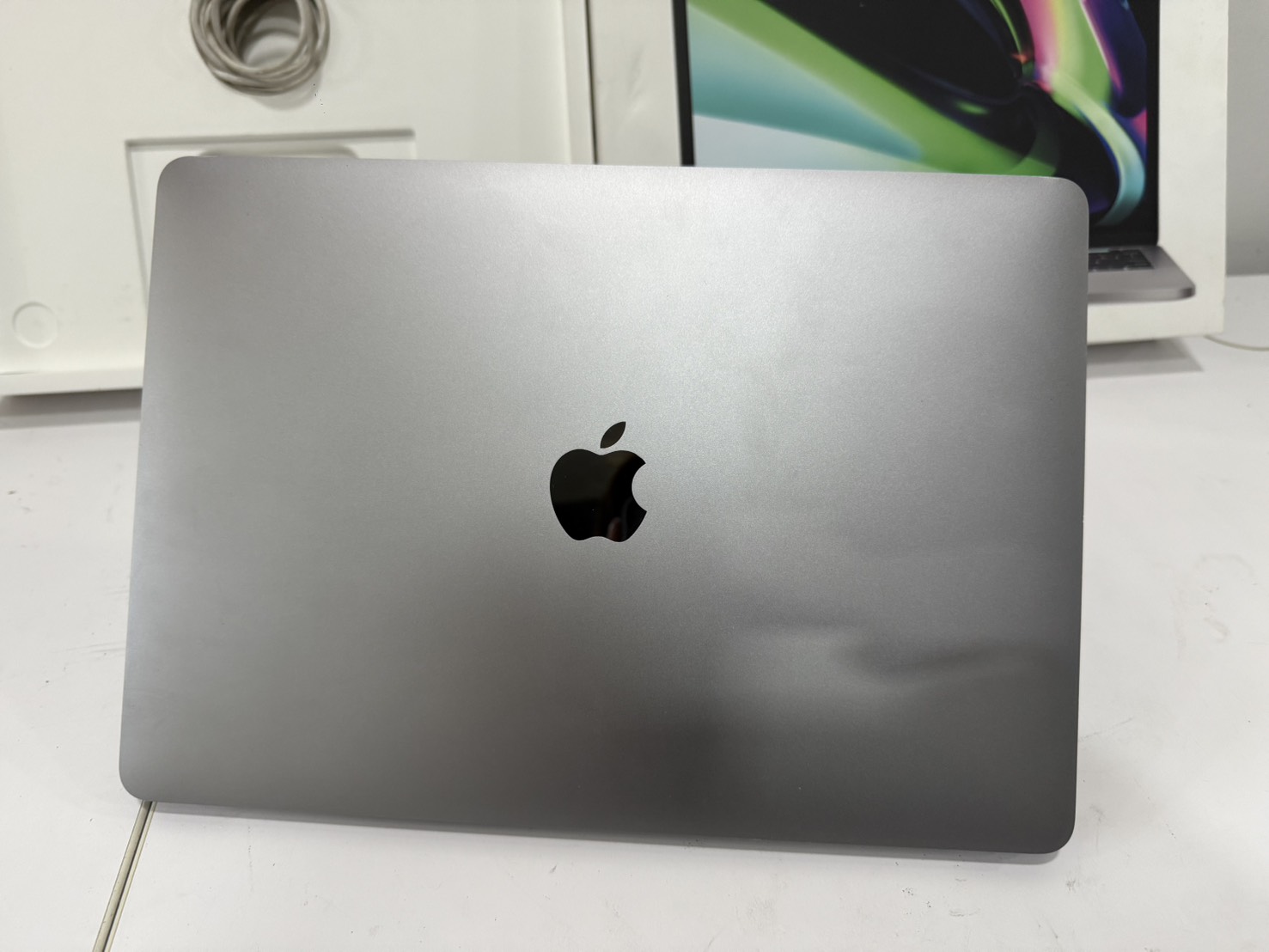 Apple Macbook Pro 13" 2020 (M1/8GB/M.2 256GB)+Adapter