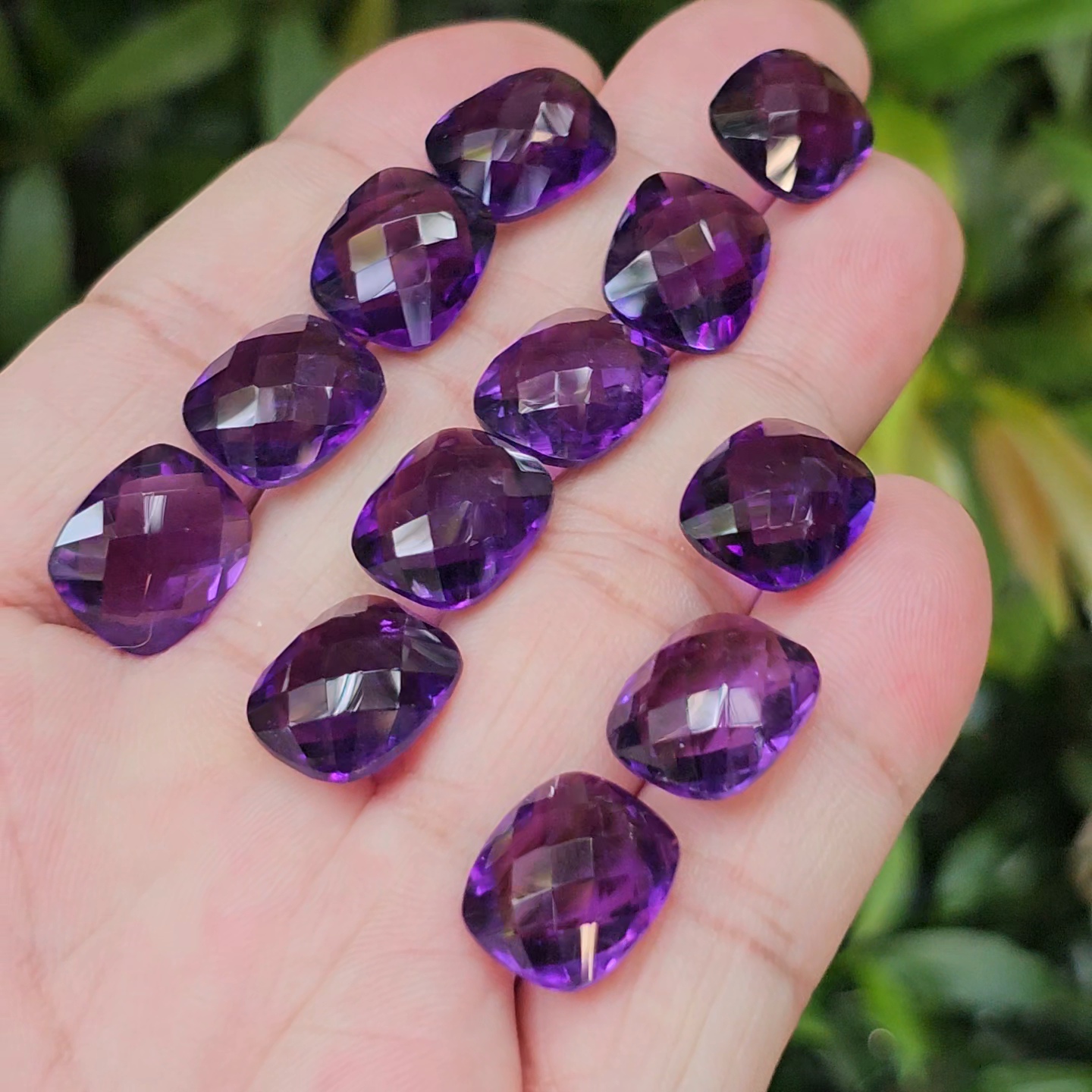 พลอย อเมทิส Amethyst น้ำหนัก 8.00 กะรัต Cts.ขึ้นไป ราคา 400 บาทต่อเม็ด เลือกแบบแบบสุ่ม