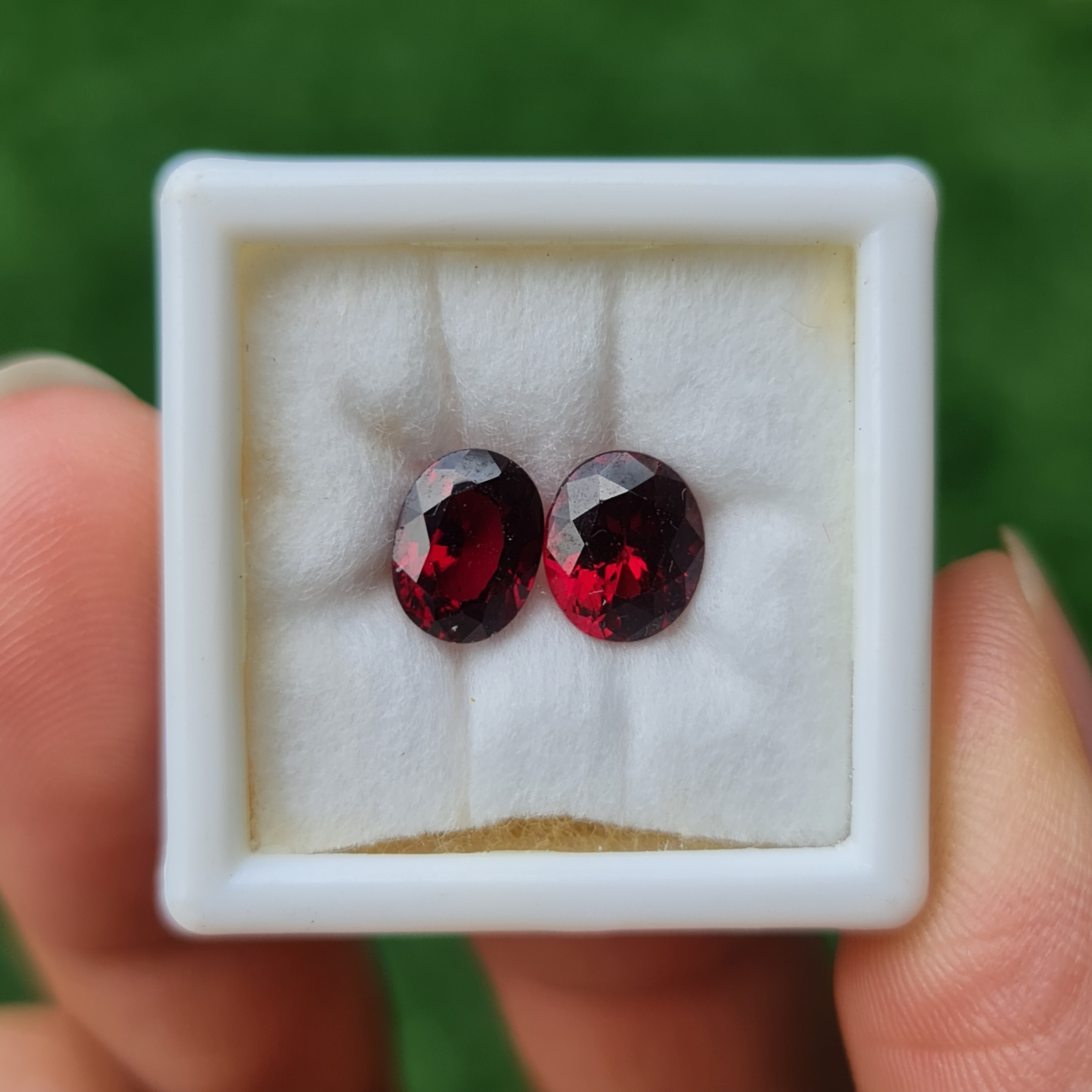 พลอย โรโดไลต์ การ์เน็ท Rhodolite Garnet 3.10 Cts. 2 เม็ด (Pcs.) พลอยแท้ อัญมณีมงคลประจําวันเกิด เครื่องประดับพลอย