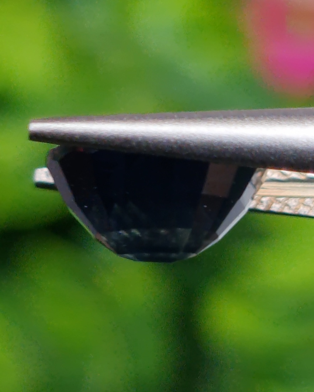 พลอย ไพลิน Green-Blue sapphire 3.67 กะรัต (Cts.) พร้อมใบเซอร์ พลอยแท้ อัญมณีมงคลประจําวันเกิด เครื่องประดับพลอย