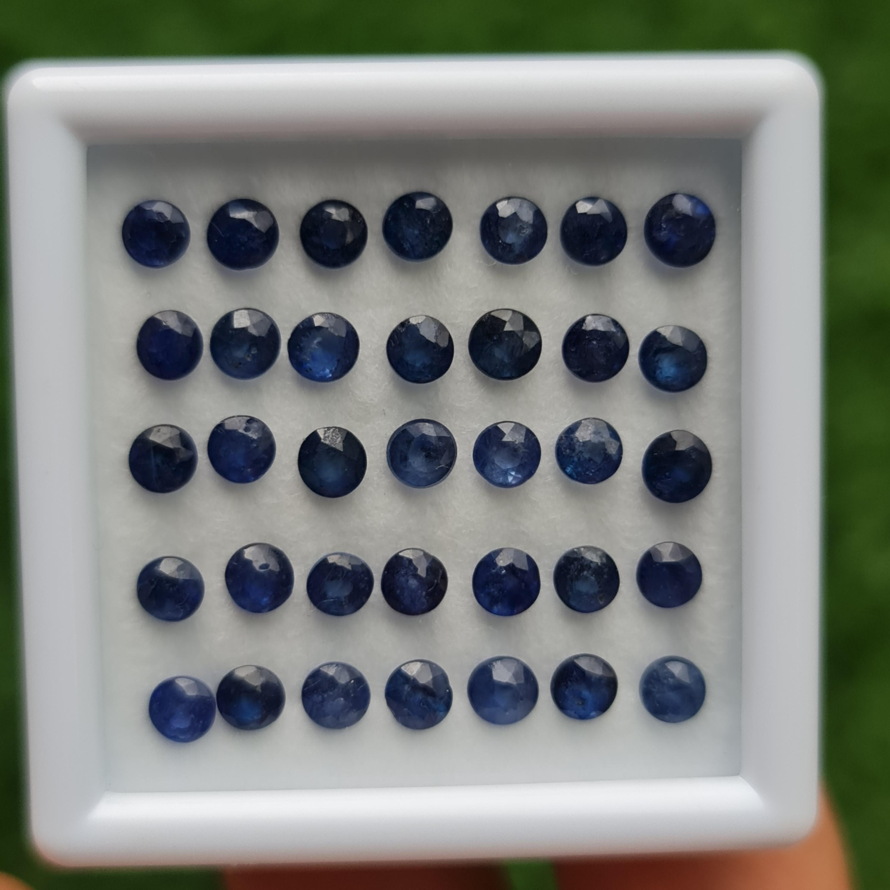 พลอย ไพลิน blue sapphire 12.00 กะรัต (Cts.) 35 เม็ด (pcs.) พลอยแท้ อัญมณีมงคลประจําวันเกิด เครื่องประดับพลอย